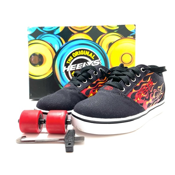 Heelys Pro 20 Skating Sneakers Kids Size 3 Youth with Cool Flame Detail - Picture 3 of 15